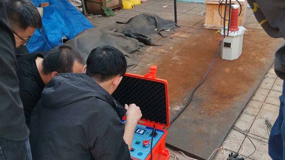 工频耐压试验装置